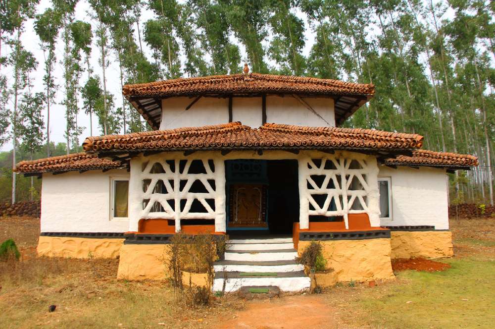 standard-mud-cottage